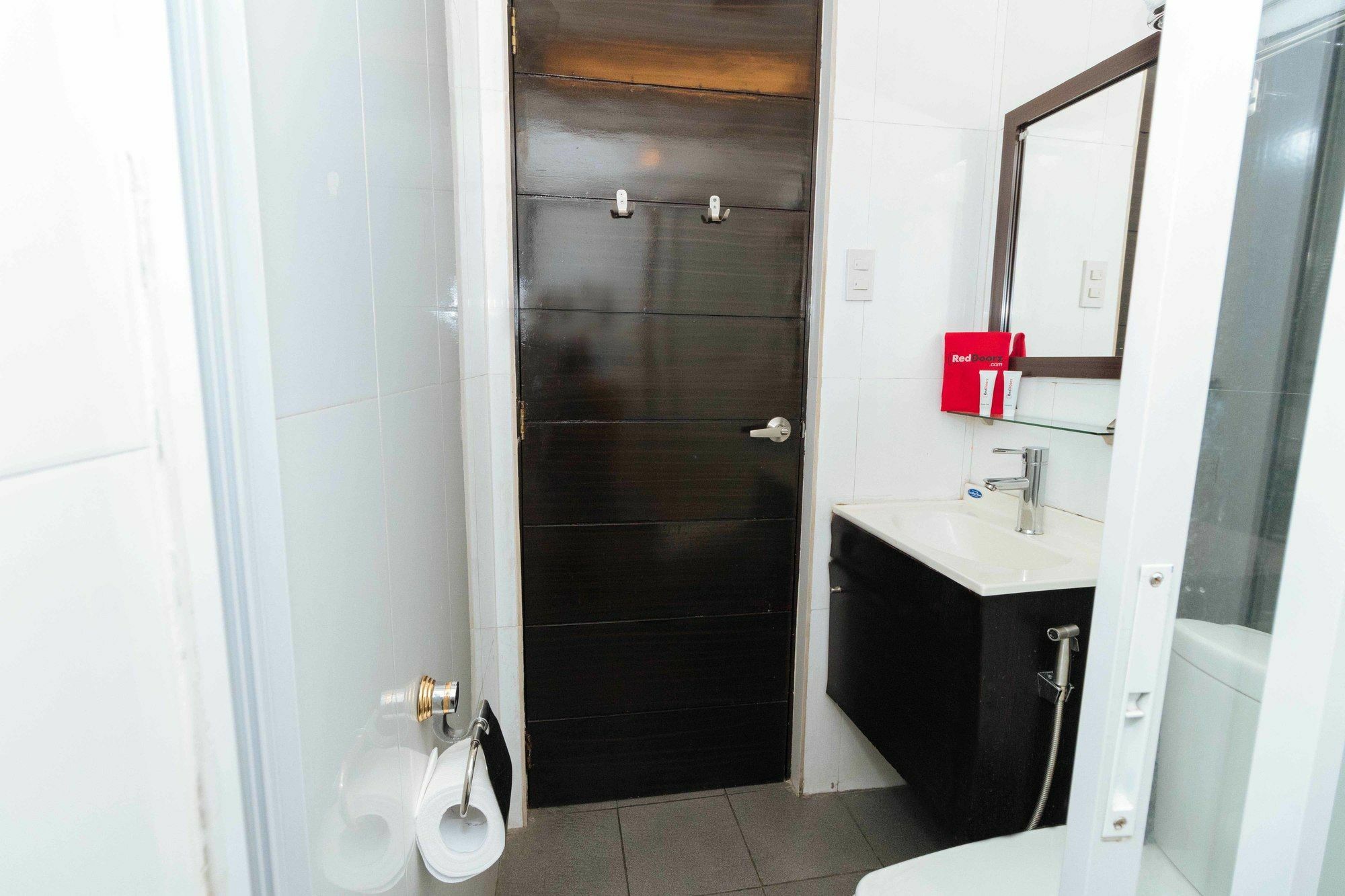 Reddoorz Near Quezon City Circle Exterior foto